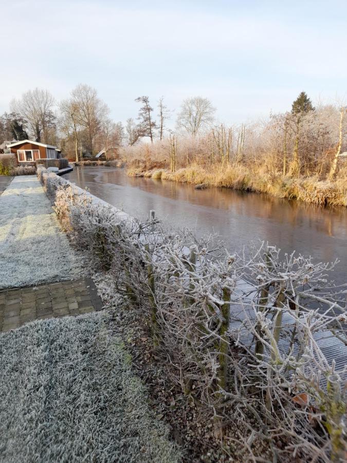 Wuivend Riet Gelegen Op Resort Venetie Giethoorn Exterior foto