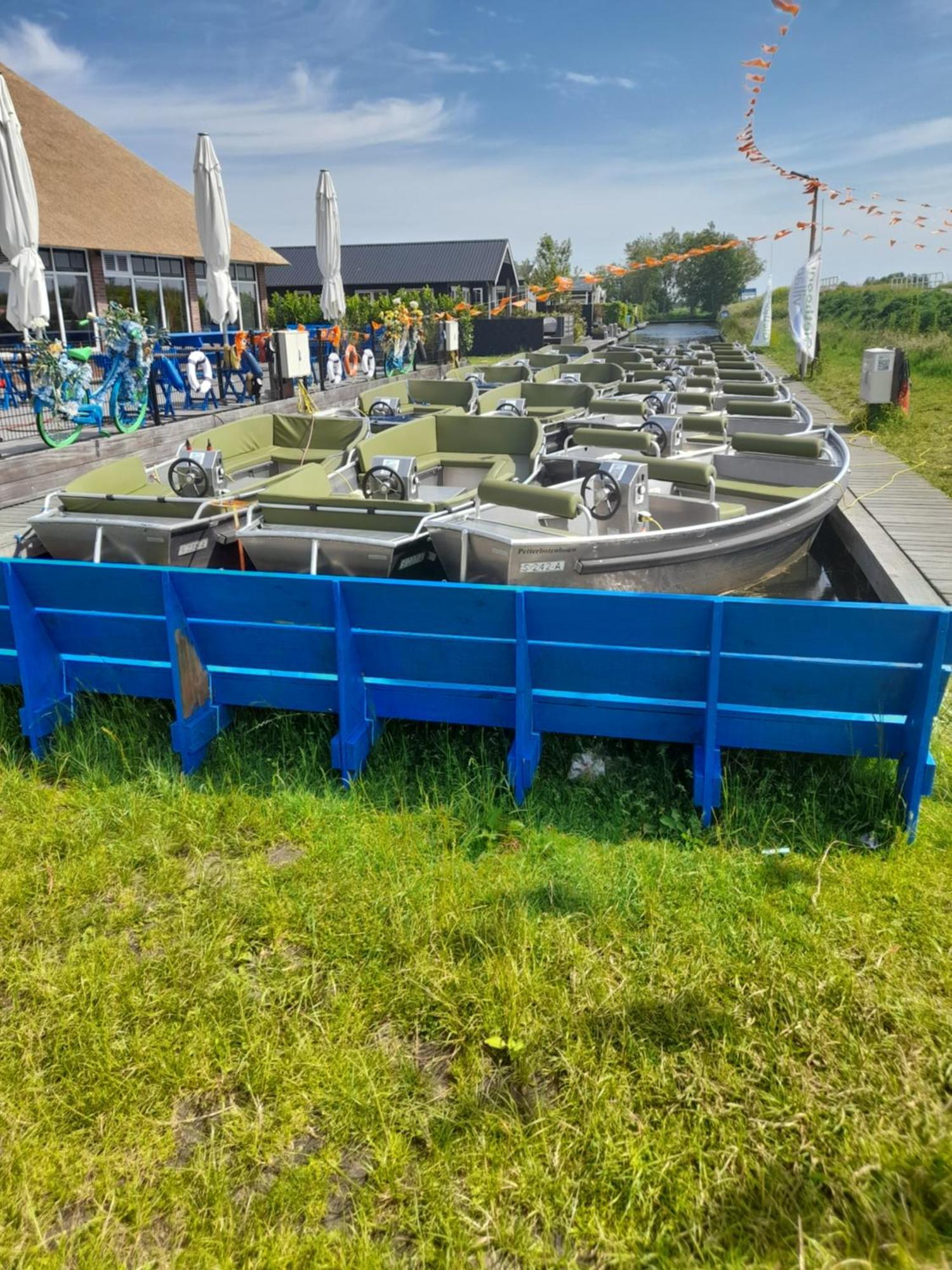 Wuivend Riet Gelegen Op Resort Venetie Giethoorn Exterior foto