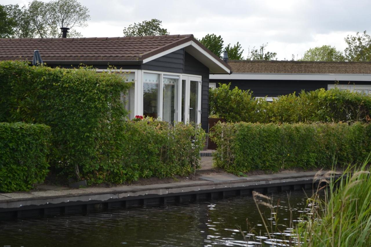 Wuivend Riet Gelegen Op Resort Venetie Giethoorn Exterior foto