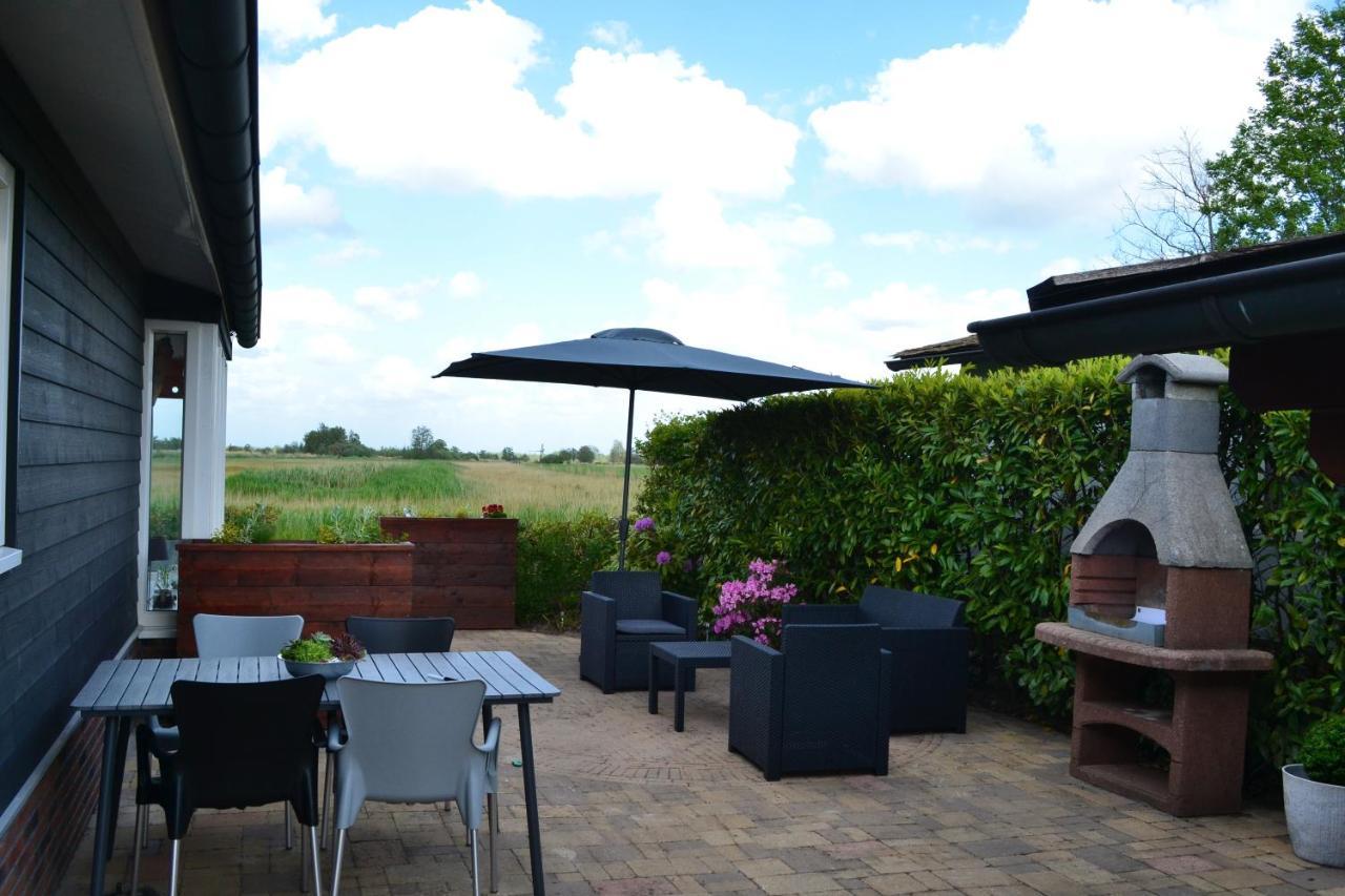 Wuivend Riet Gelegen Op Resort Venetie Giethoorn Exterior foto